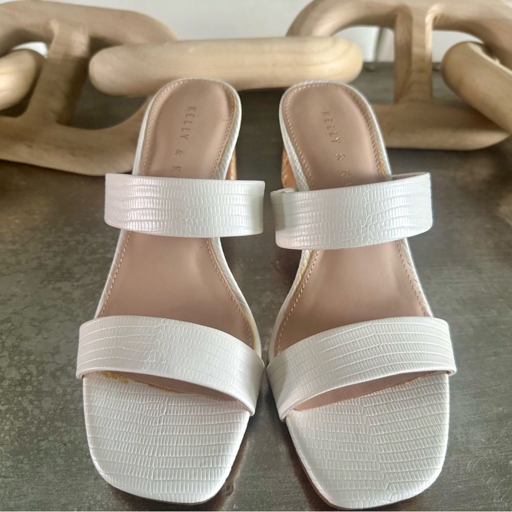 Kelly & Katie Faux Leather Croc-embossed White Women's Sandals - Size 6 NWOT
